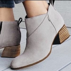 NWT Toms Leilani Drizzle Grey Suede Booties